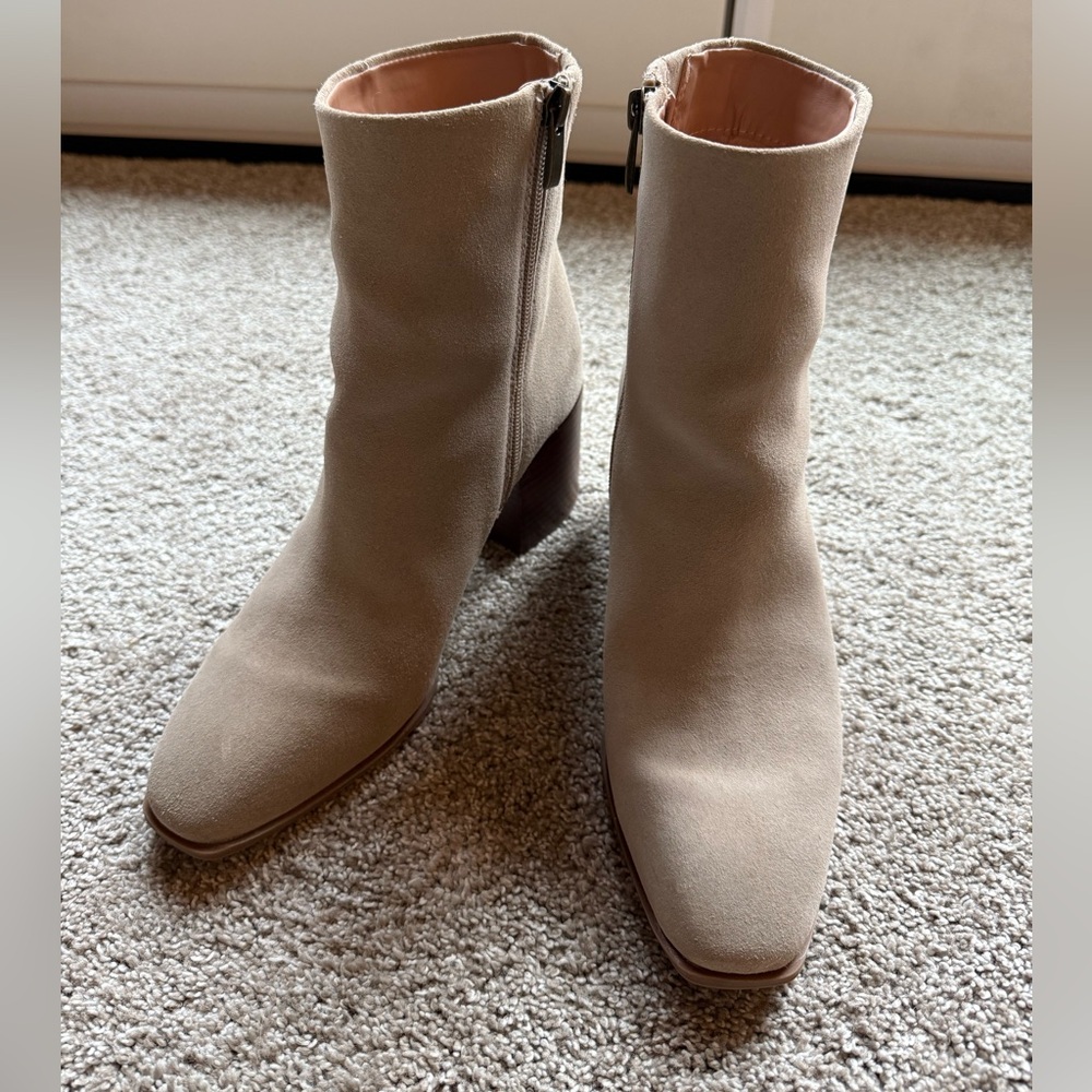 LIKE NEW size 8.5 tan suede Nordstrom Boots